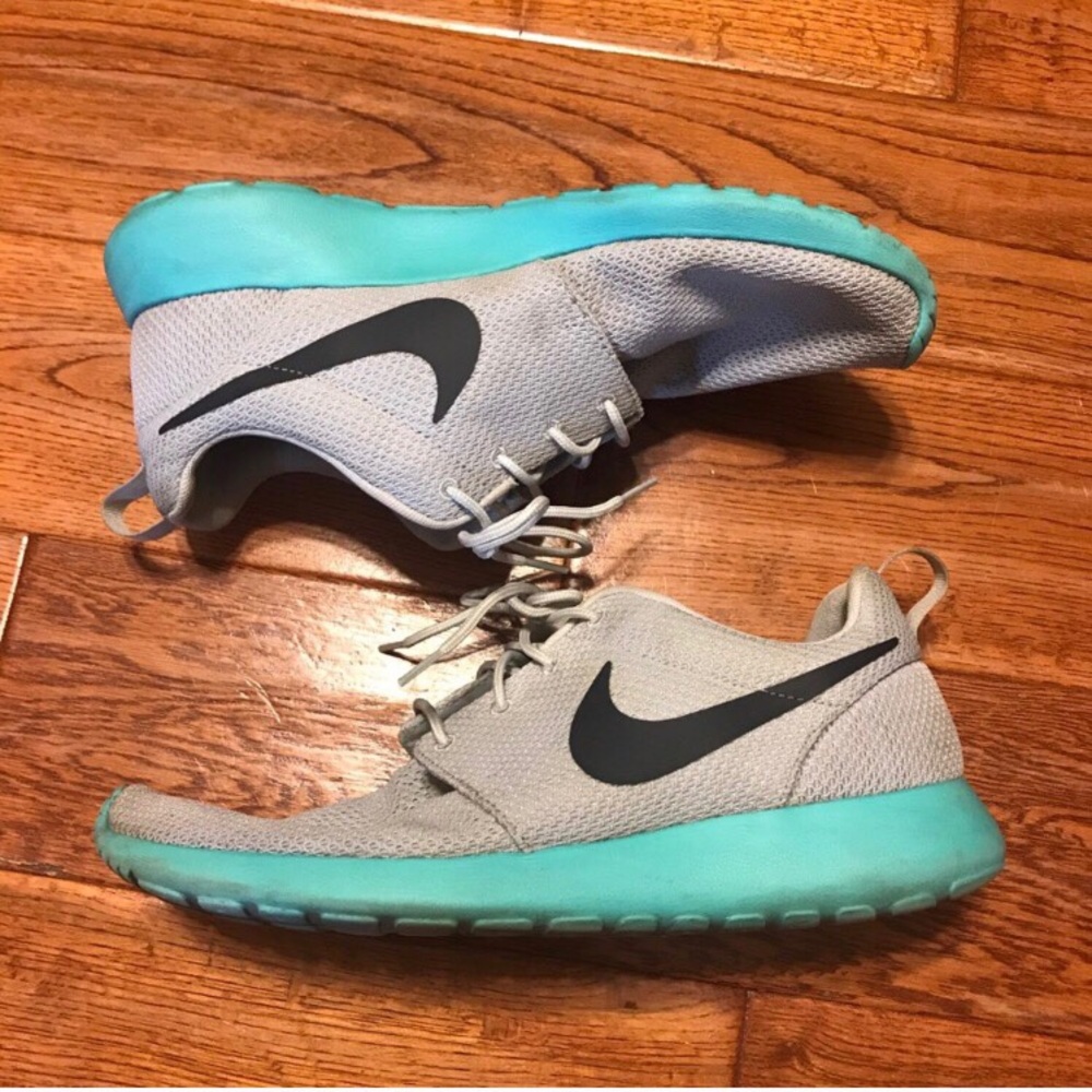 Nike Roshe Calypsos Size 10